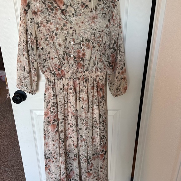 Dresses & Skirts - Floral Long Sleeve Dress